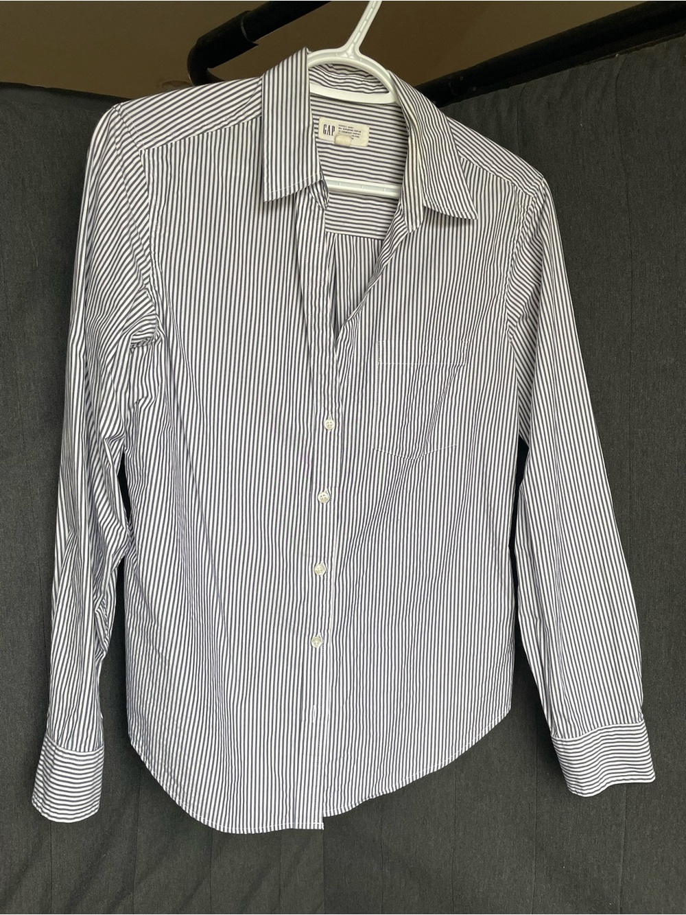 Gap women’s perfect shirt, blue and white pinstripe button down size medium